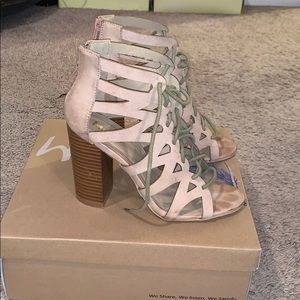 Walking on Petals Sandala